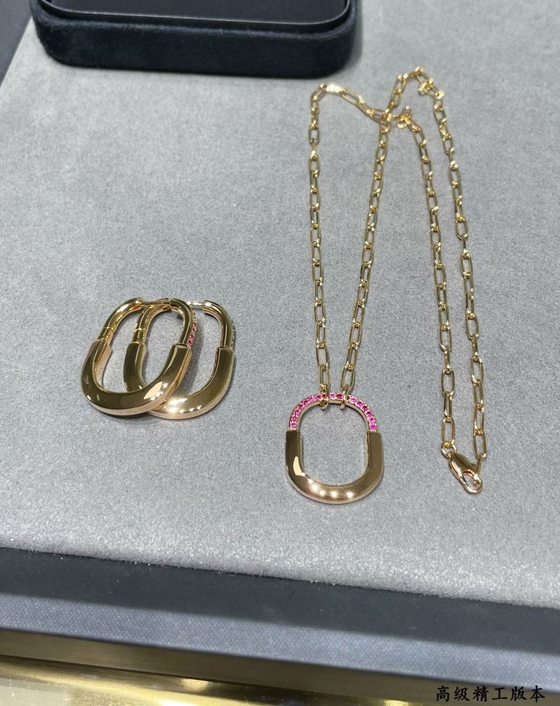 T*f*ny necklaces